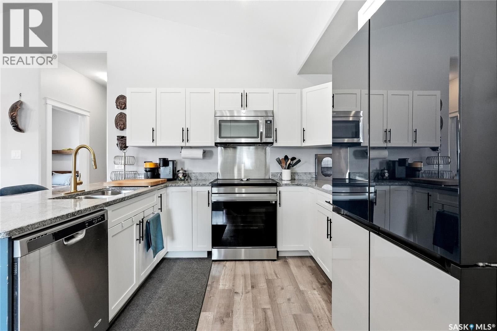 415 Boykowich Street, Saskatoon, SK - Indoor Photo Showing Kitchen With Double Sink With Upgraded Kitchen