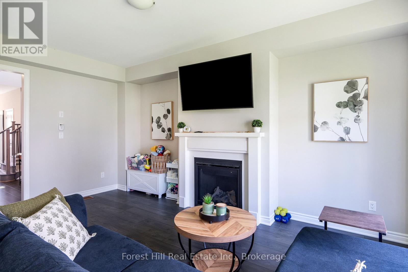 281 Springfield Crescent, Clearview (Stayner), ON - Indoor Photo Showing Living Room With Fireplace
