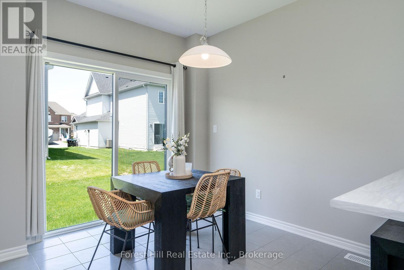 281 Springfield Crescent, Clearview (Stayner), ON - Indoor Photo Showing Dining Room