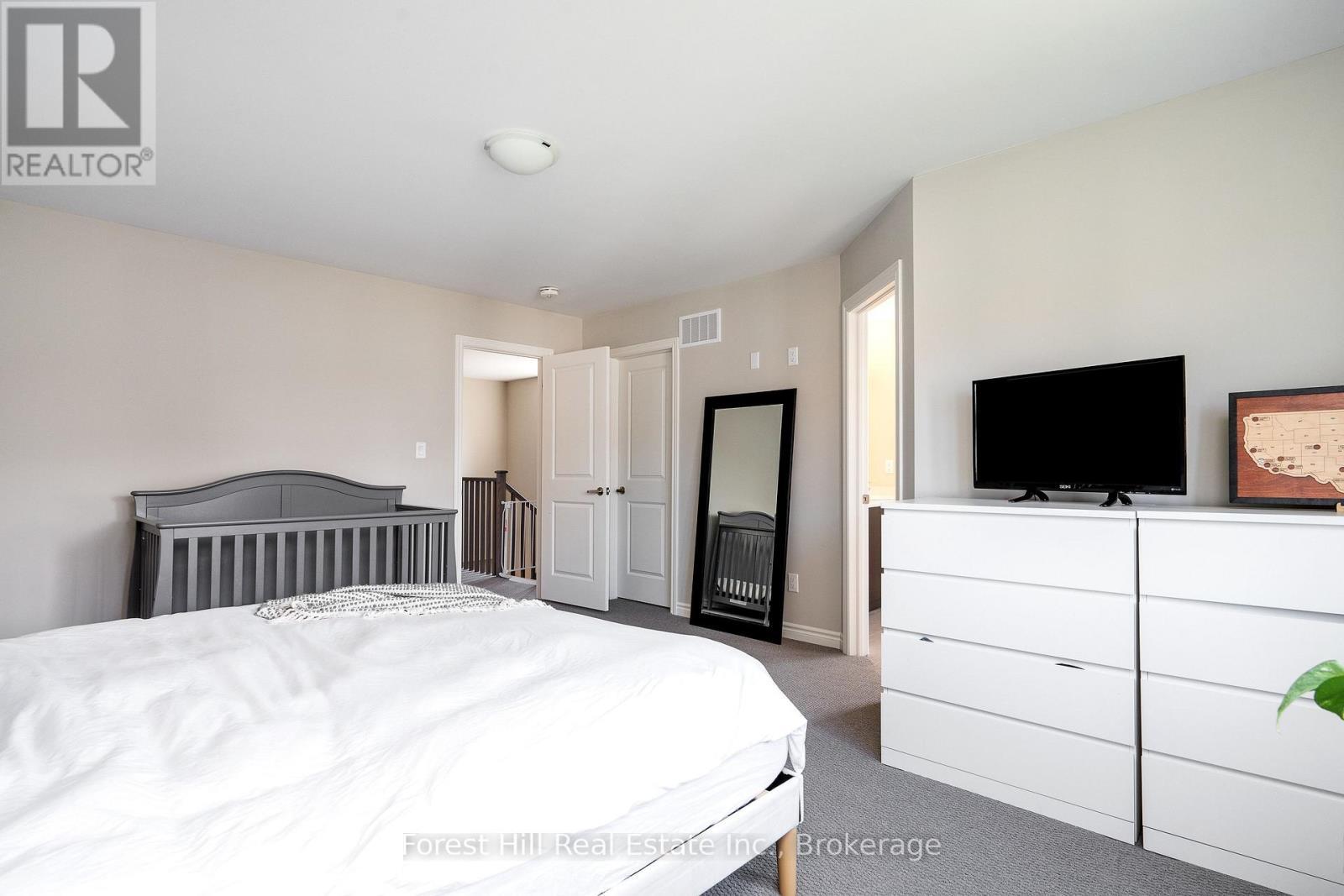 281 Springfield Crescent, Clearview (Stayner), ON - Indoor Photo Showing Bedroom