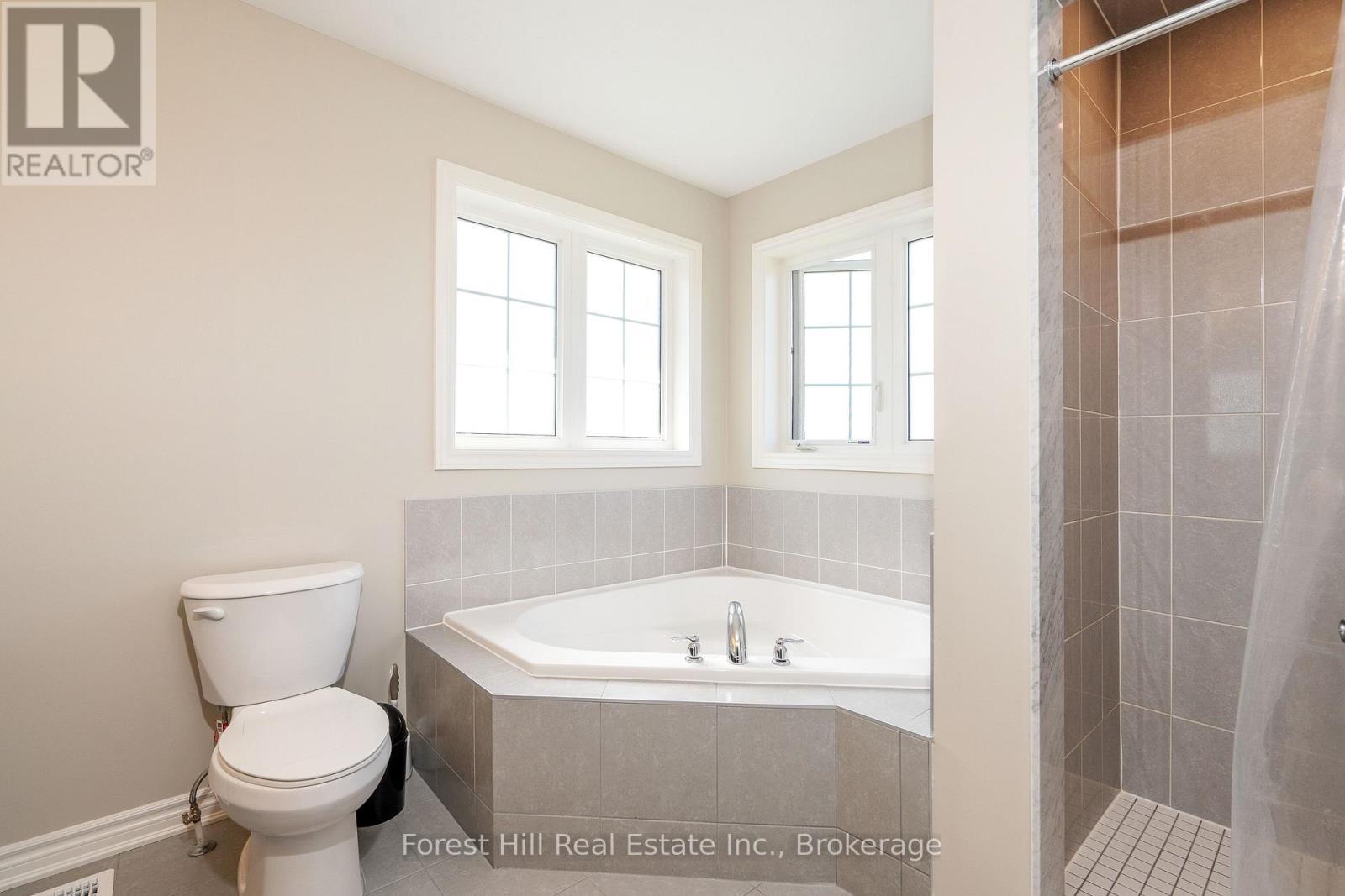 281 Springfield Crescent, Clearview (Stayner), ON - Indoor Photo Showing Bathroom