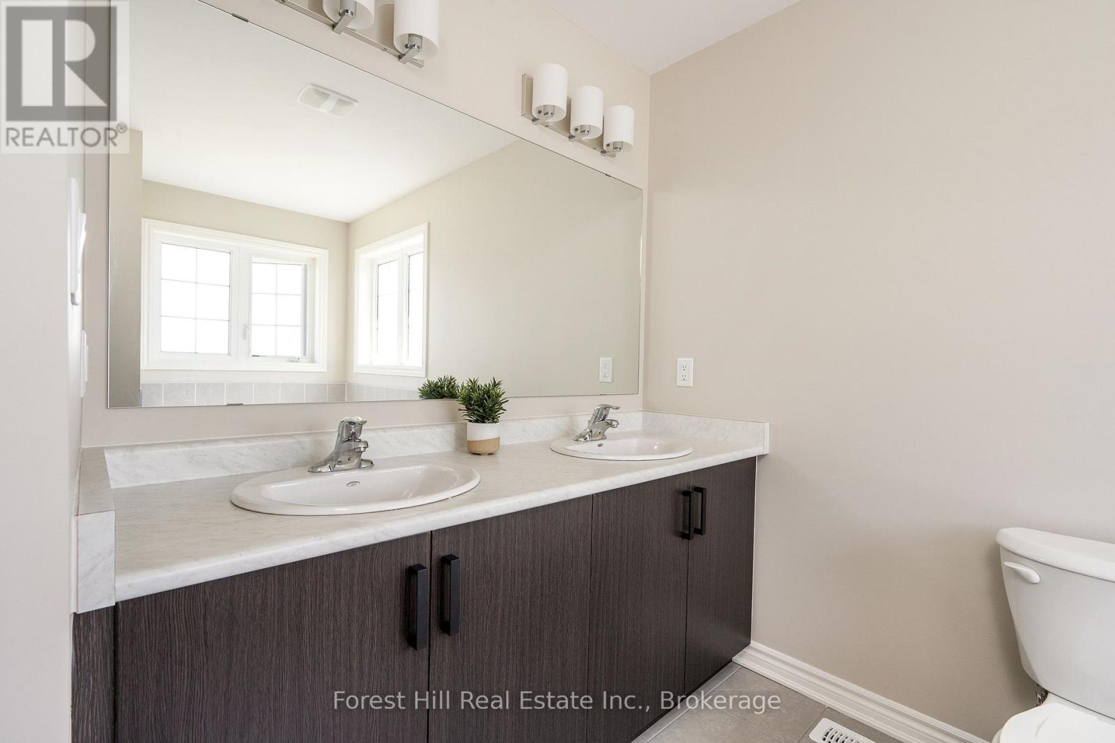 281 Springfield Crescent, Clearview (Stayner), ON - Indoor Photo Showing Bathroom