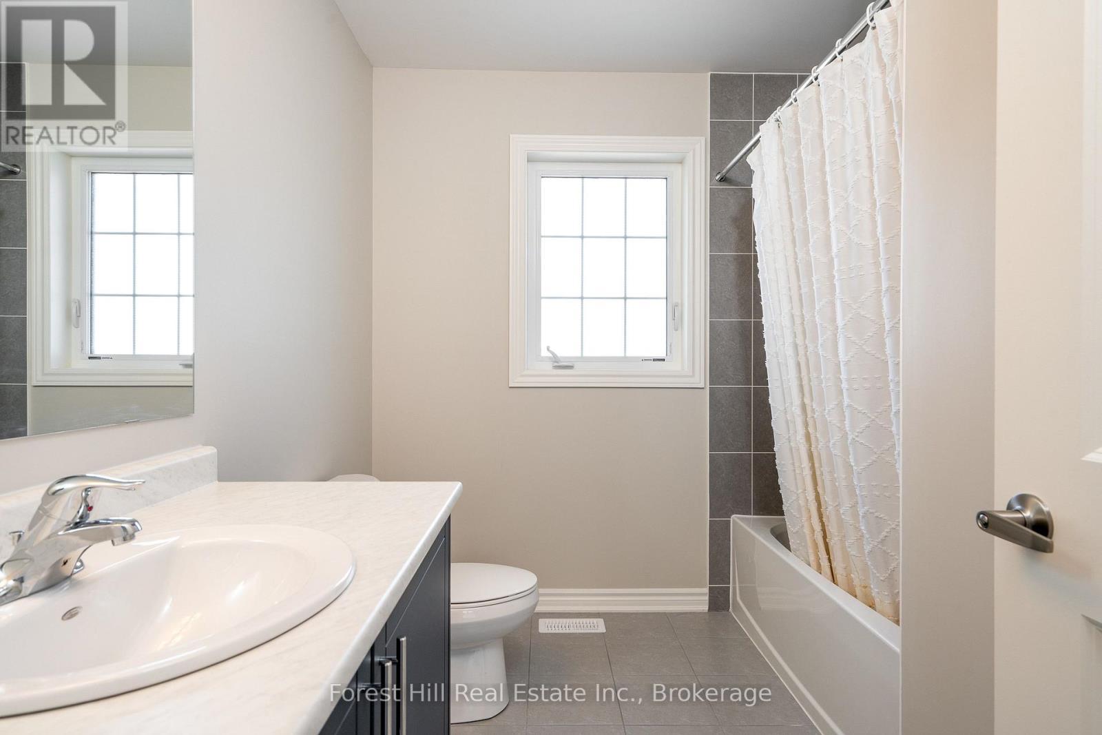 281 Springfield Crescent, Clearview (Stayner), ON - Indoor Photo Showing Bathroom