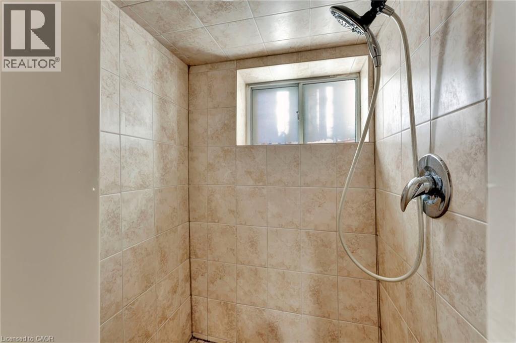 70 Belview Avenue, Hamilton, ON - Indoor Photo Showing Bathroom