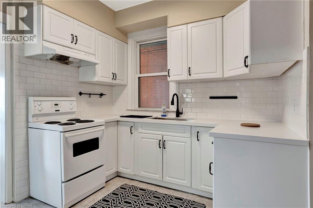 70 Belview Avenue, Hamilton, ON - Indoor Photo Showing Kitchen
