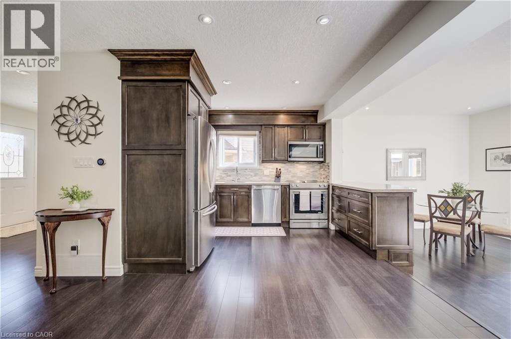 295 Oprington Place, Kitchener, ON - Indoor Photo Showing Kitchen