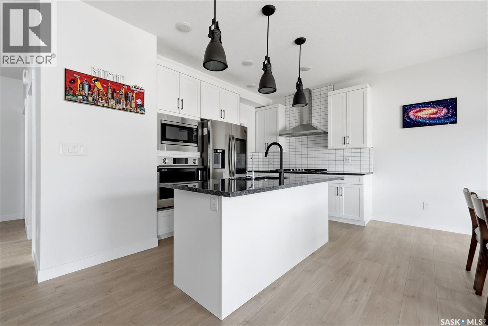 5416 Boyer Bay, Regina, SK - Indoor Photo Showing Kitchen With Upgraded Kitchen