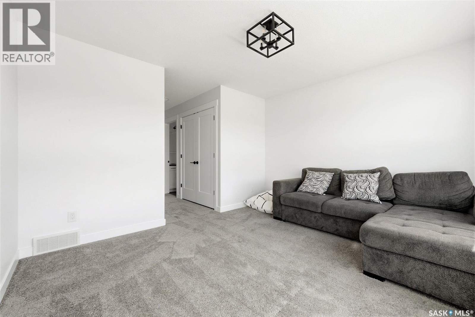 5416 Boyer Bay, Regina, SK - Indoor Photo Showing Living Room