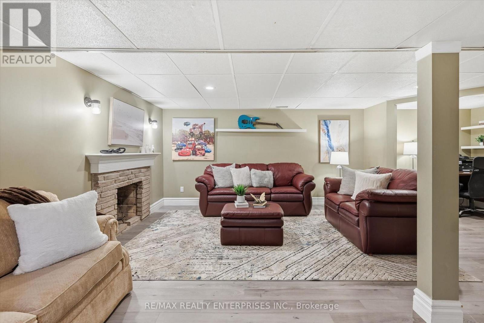 5187 Carousel Court, Burlington, ON - Indoor With Fireplace