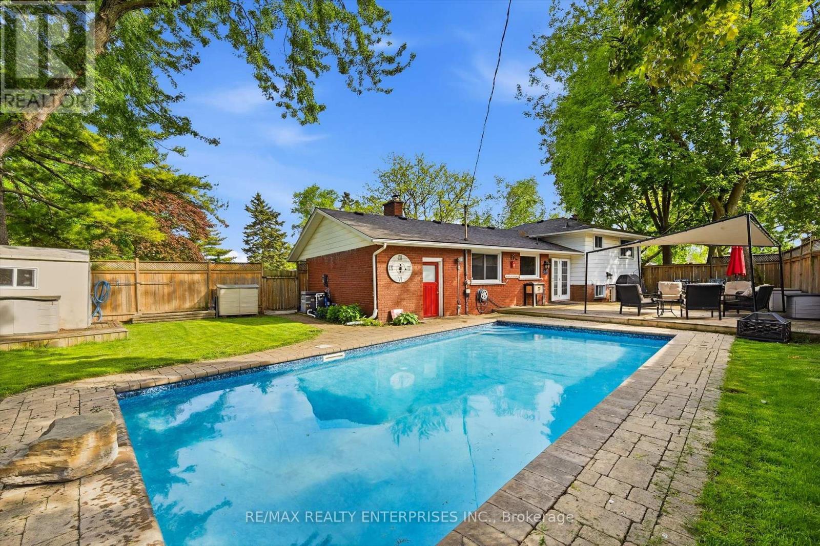 5187 Carousel Court, Burlington, ON - Outdoor With In Ground Pool With Deck Patio Veranda With Backyard