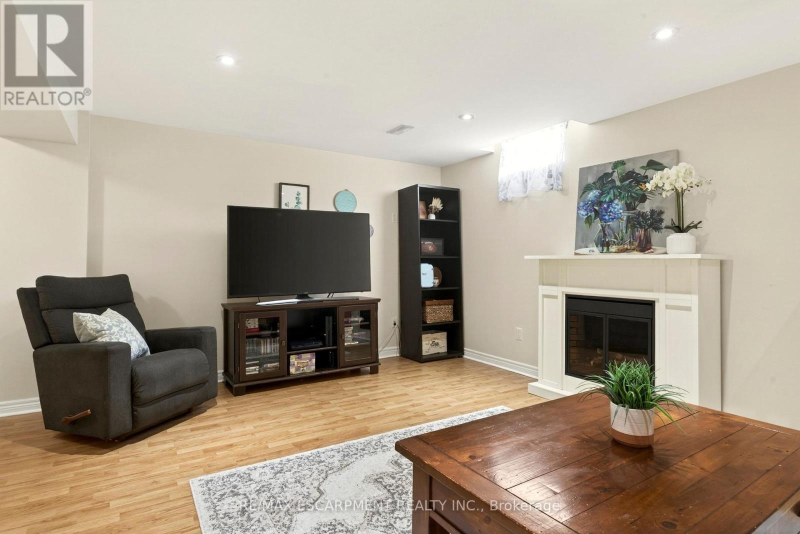 62 Fall Fair Way, Hamilton, ON - Indoor Photo Showing Living Room