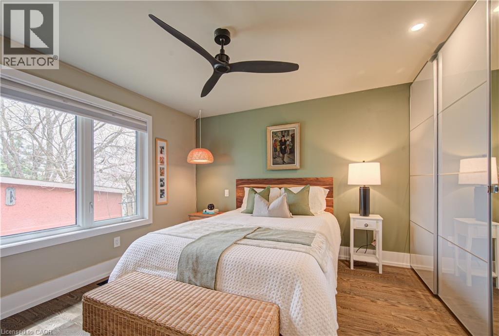 1486 Augustine Drive, Burlington, ON - Indoor Photo Showing Bedroom