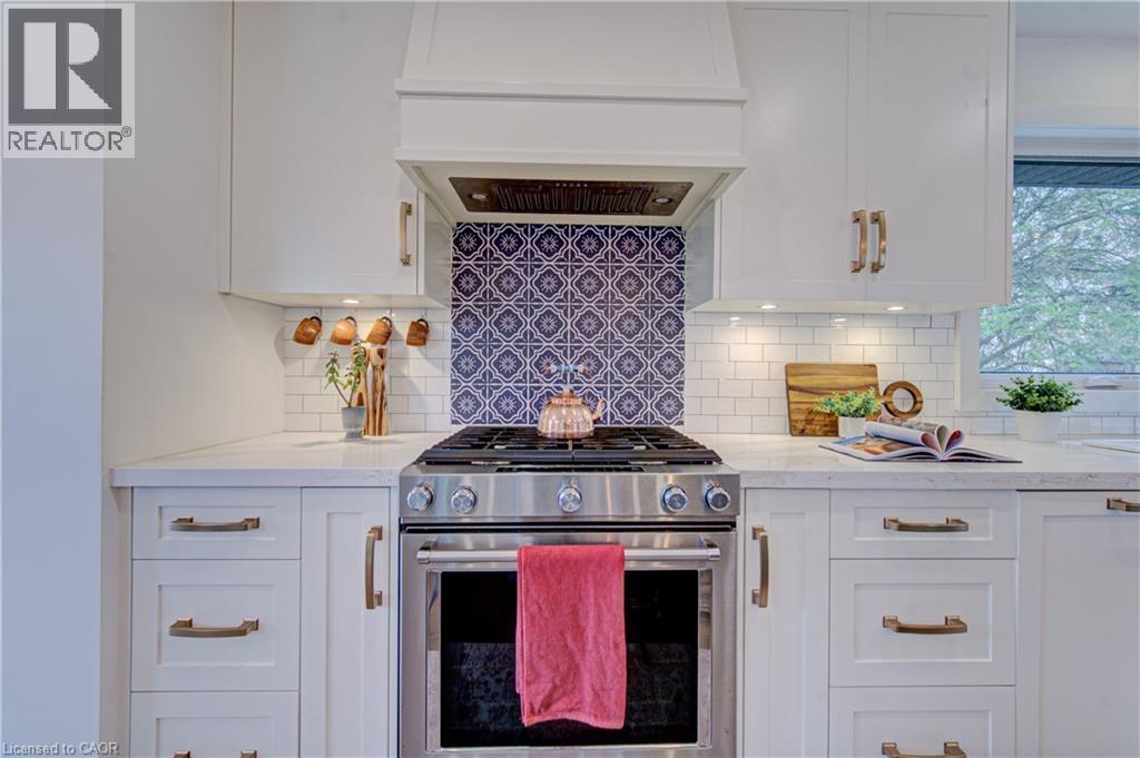 1486 Augustine Drive, Burlington, ON - Indoor Photo Showing Kitchen