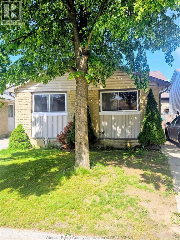 8232 Gregory Place, Windsor, ON - Outdoor