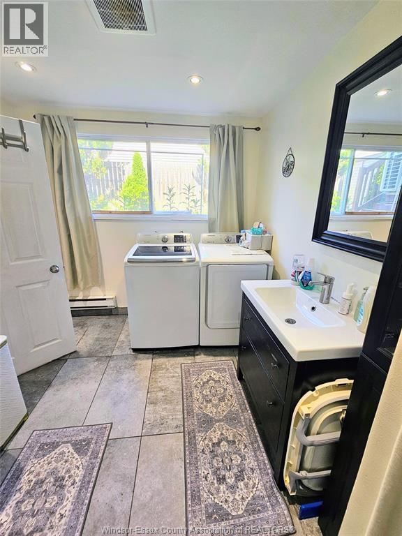 8232 Gregory Place, Windsor, ON - Indoor Photo Showing Laundry Room