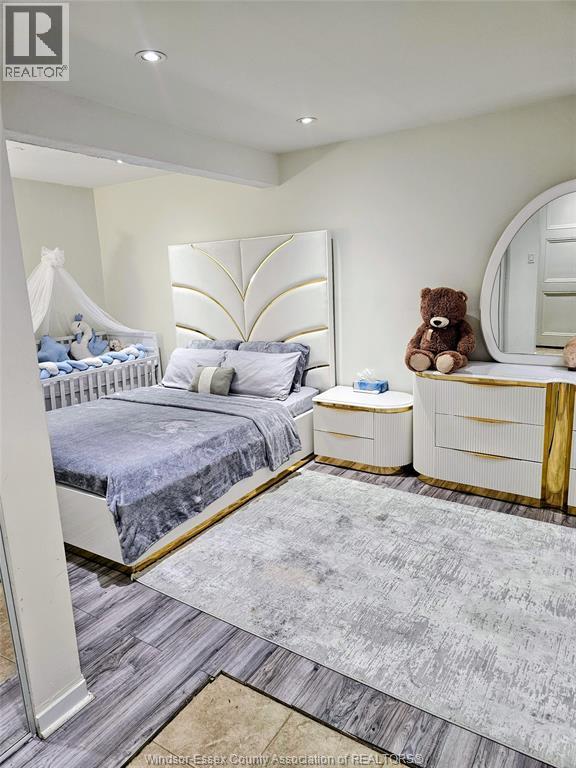 8232 Gregory Place, Windsor, ON - Indoor Photo Showing Bedroom