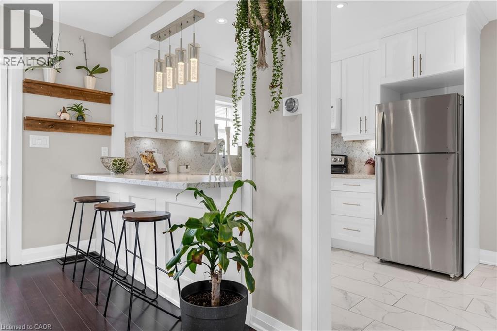 196 Campbell Avenue, Hamilton, ON - Indoor Photo Showing Kitchen