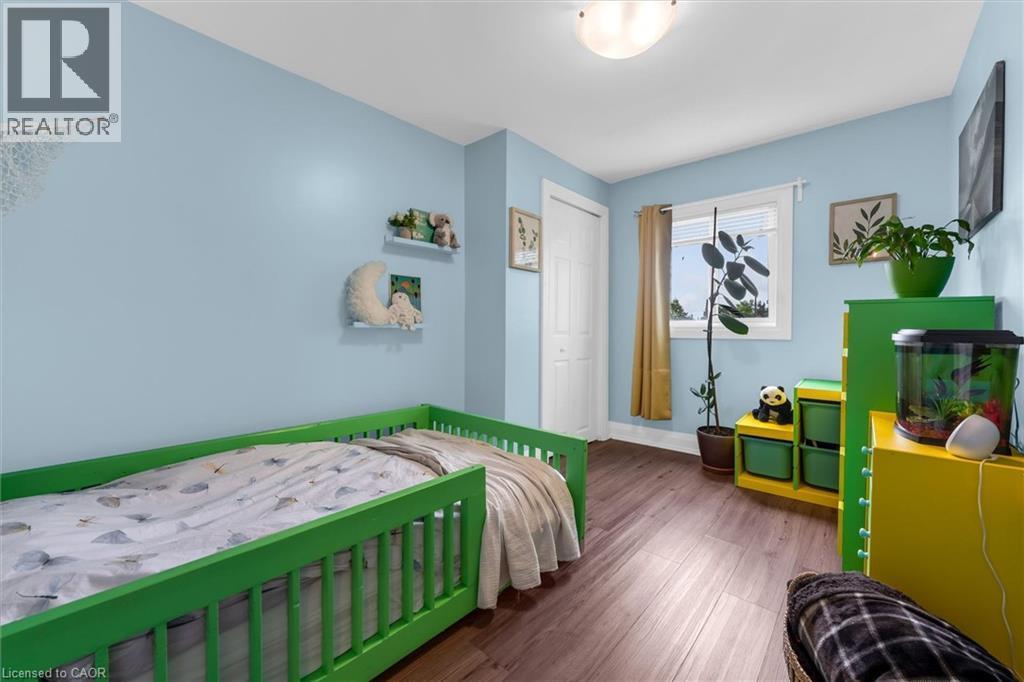196 Campbell Avenue, Hamilton, ON - Indoor Photo Showing Bedroom