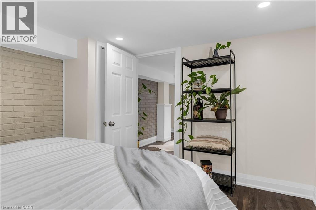 196 Campbell Avenue, Hamilton, ON - Indoor Photo Showing Bedroom