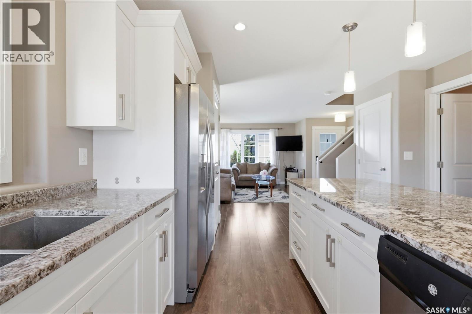 201 Rajput Way, Saskatoon, SK - Indoor Photo Showing Kitchen With Upgraded Kitchen