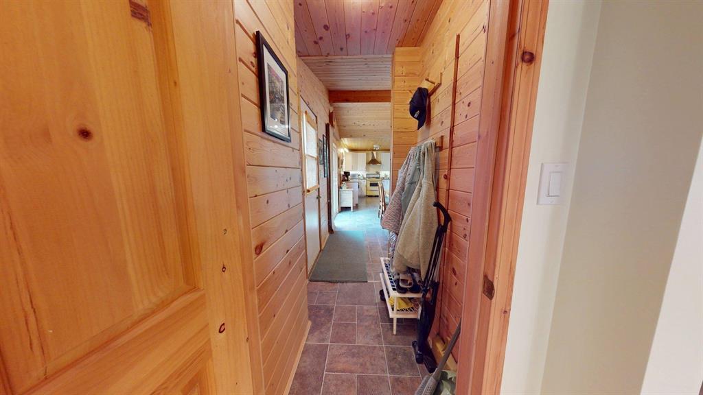 25 Birch Bay, Thomas Lake, MB - Indoor Photo Showing Other Room
