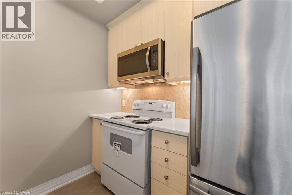 10 Concord Place Unit# 213, Grimsby, ON - Indoor Photo Showing Kitchen