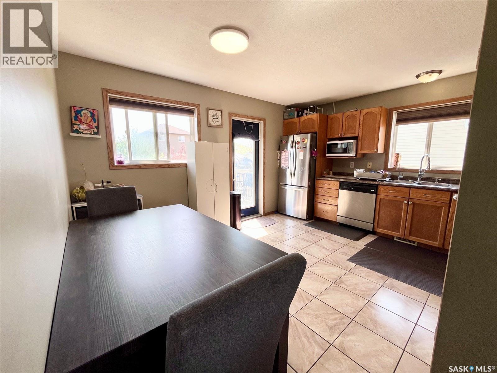 3150 3Rd Avenue E, Prince Albert, SK - Indoor Photo Showing Kitchen With Double Sink