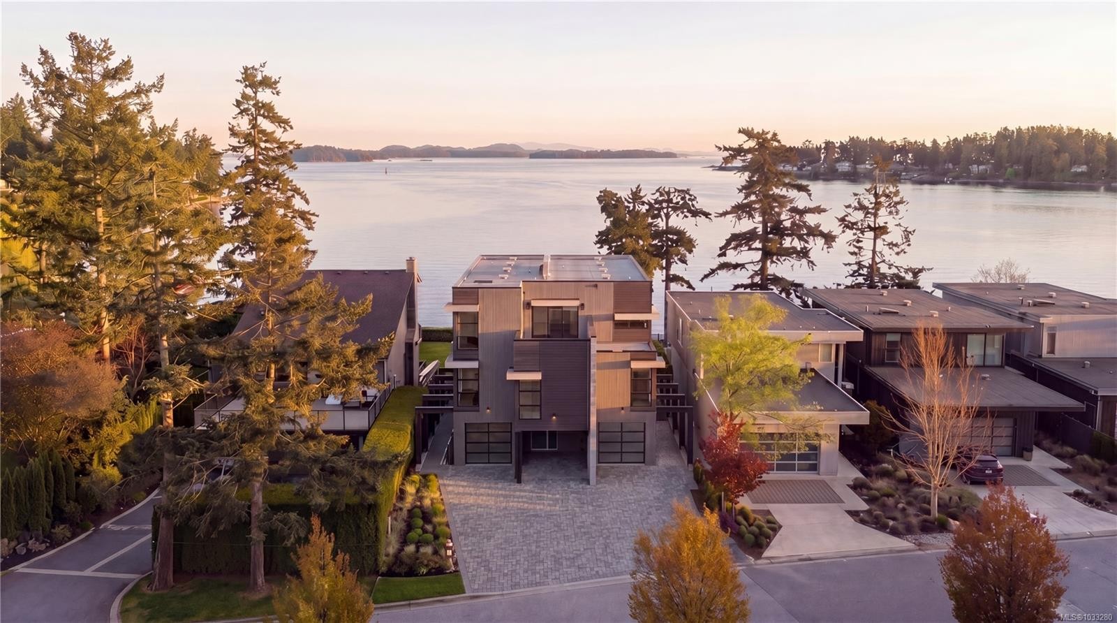 #2-10393 Allbay Rd, Sidney, BC