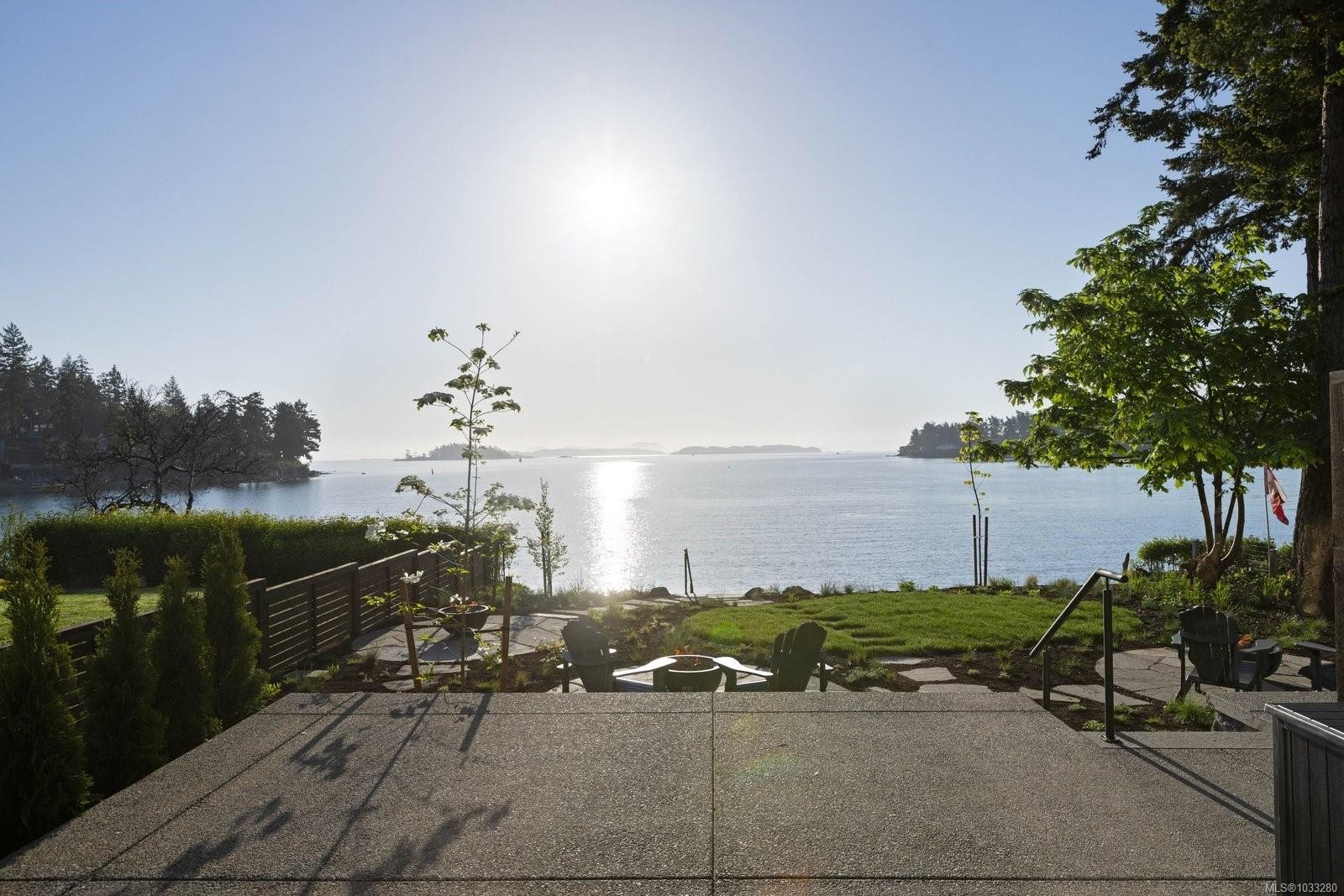 #2-10393 Allbay Rd, Sidney, BC