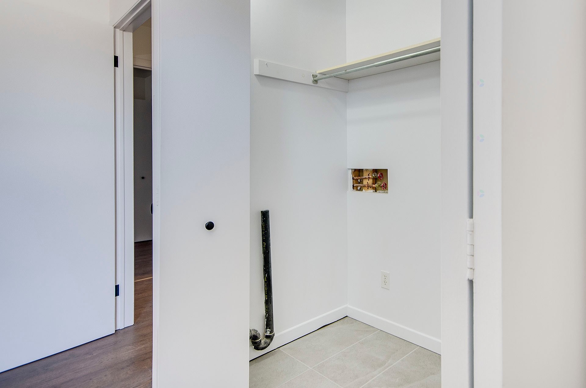 Salle de lavage - 22 Rue Principale N., Sutton, QC - Indoor