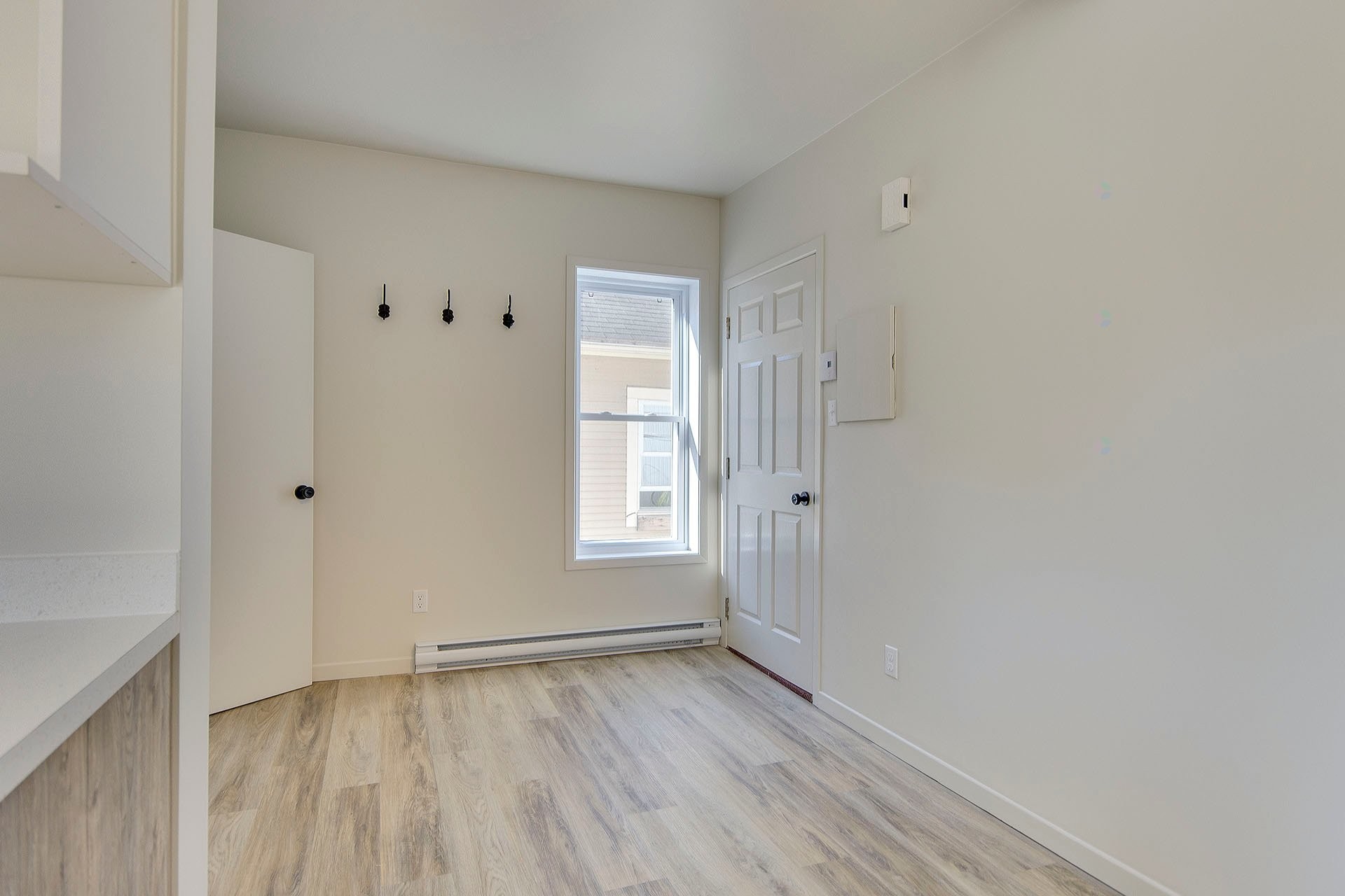 Salon - 22 Rue Principale N., Sutton, QC - Indoor Photo Showing Other Room