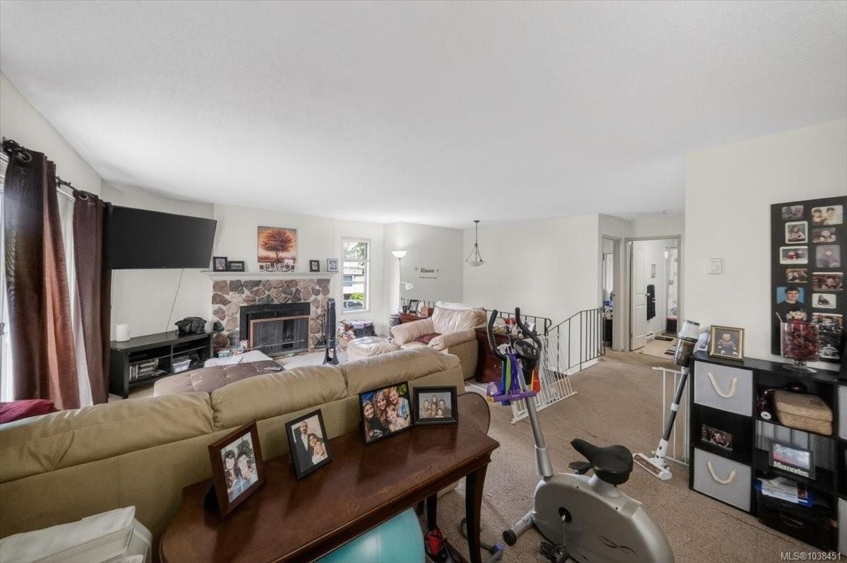 700 Stancombe Rd, Esquimalt, BC - Indoor Photo Showing Other Room With Fireplace