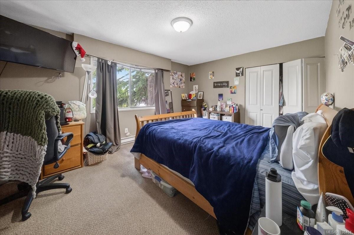 700 Stancombe Rd, Esquimalt, BC - Indoor Photo Showing Bedroom
