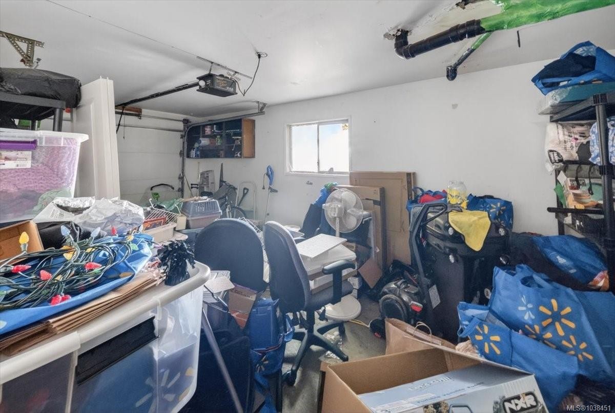 700 Stancombe Rd, Esquimalt, BC - Indoor
