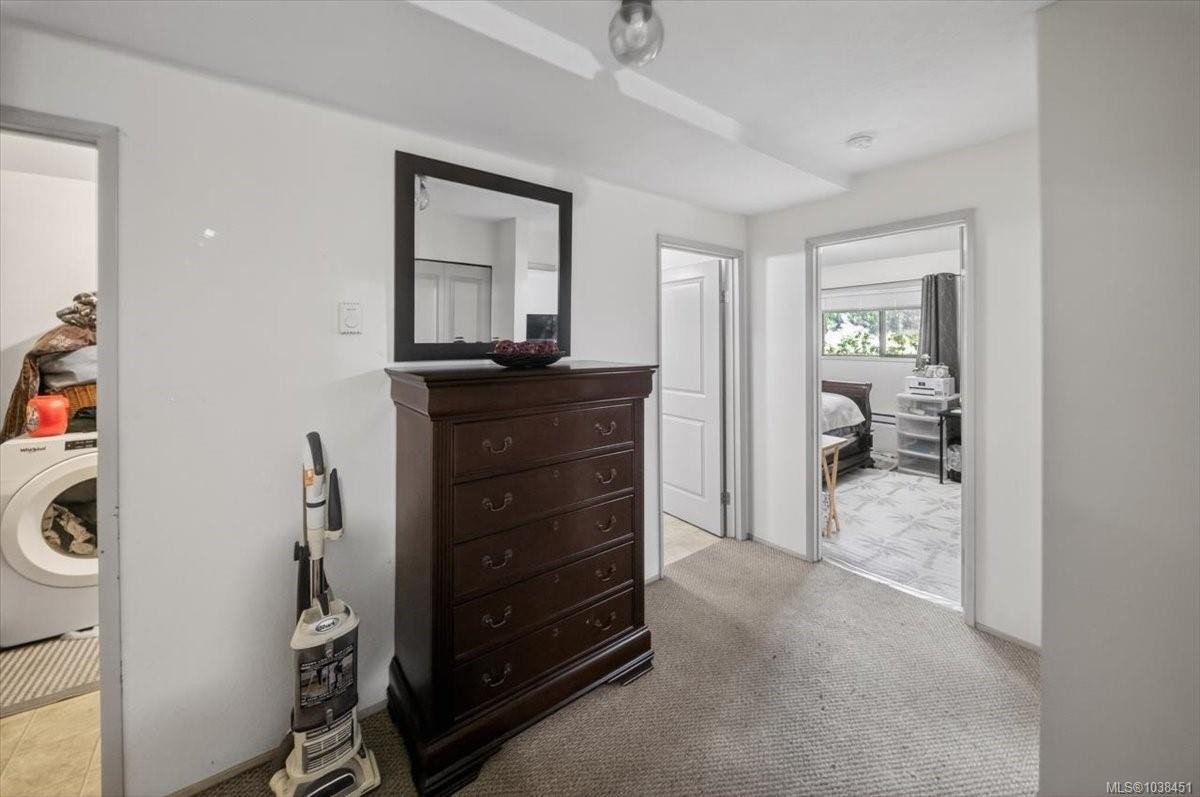 700 Stancombe Rd, Esquimalt, BC - Indoor