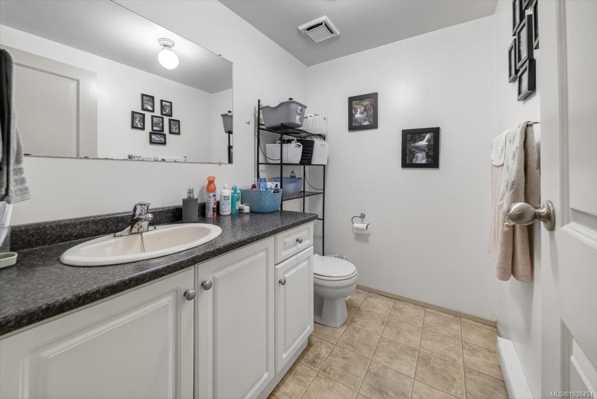 700 Stancombe Rd, Esquimalt, BC - Indoor Photo Showing Bathroom