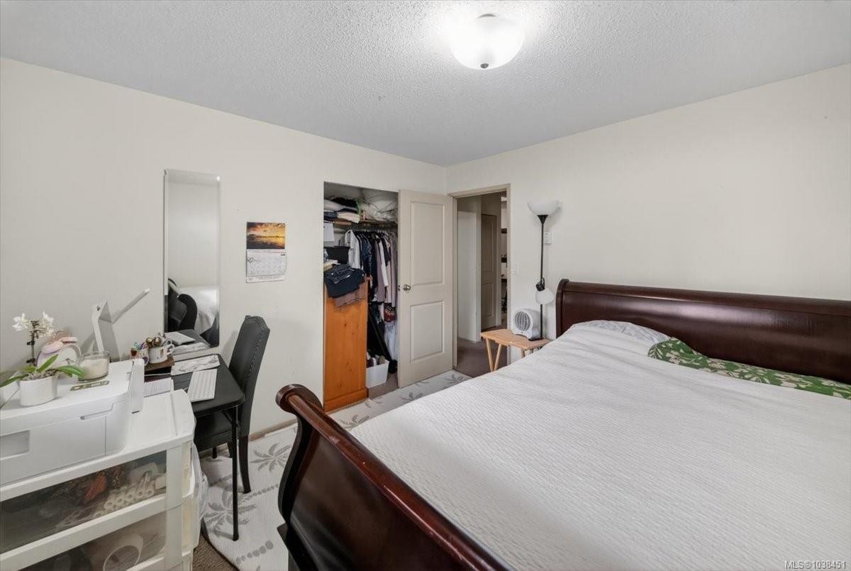 700 Stancombe Rd, Esquimalt, BC - Indoor Photo Showing Bedroom