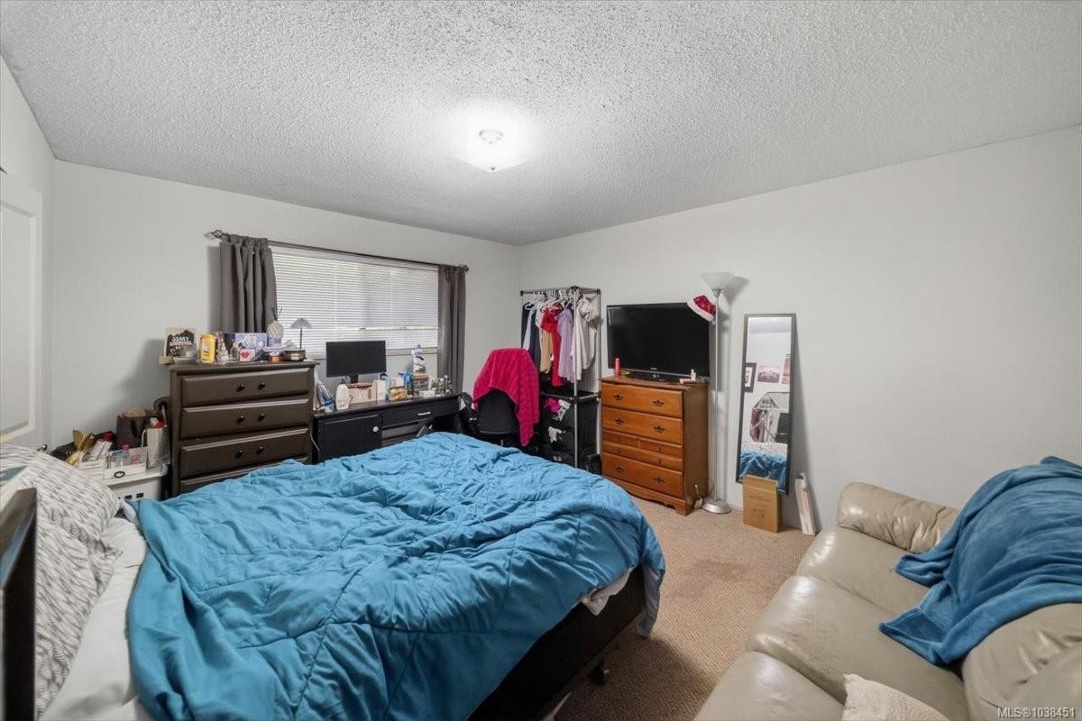 700 Stancombe Rd, Esquimalt, BC - Indoor Photo Showing Bedroom