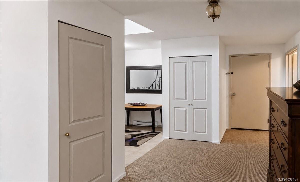 700 Stancombe Rd, Esquimalt, BC - Indoor