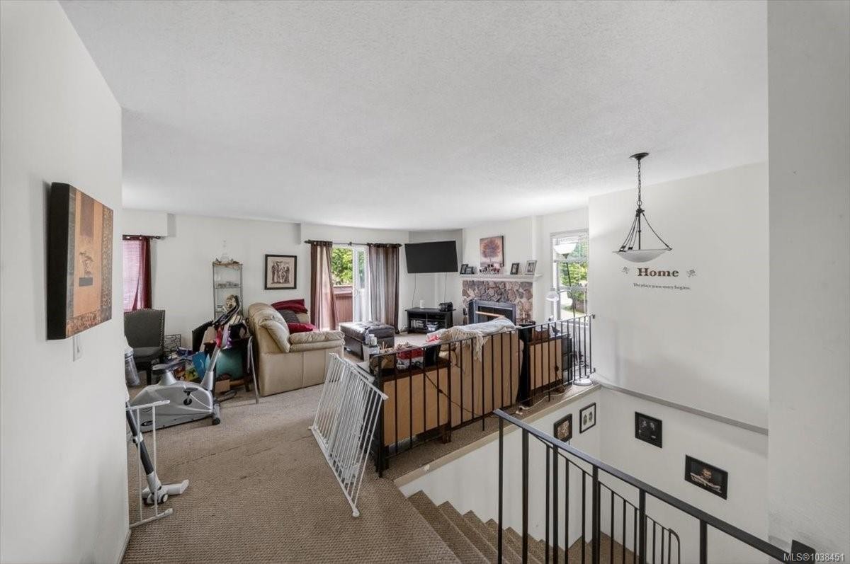 700 Stancombe Rd, Esquimalt, BC - Indoor