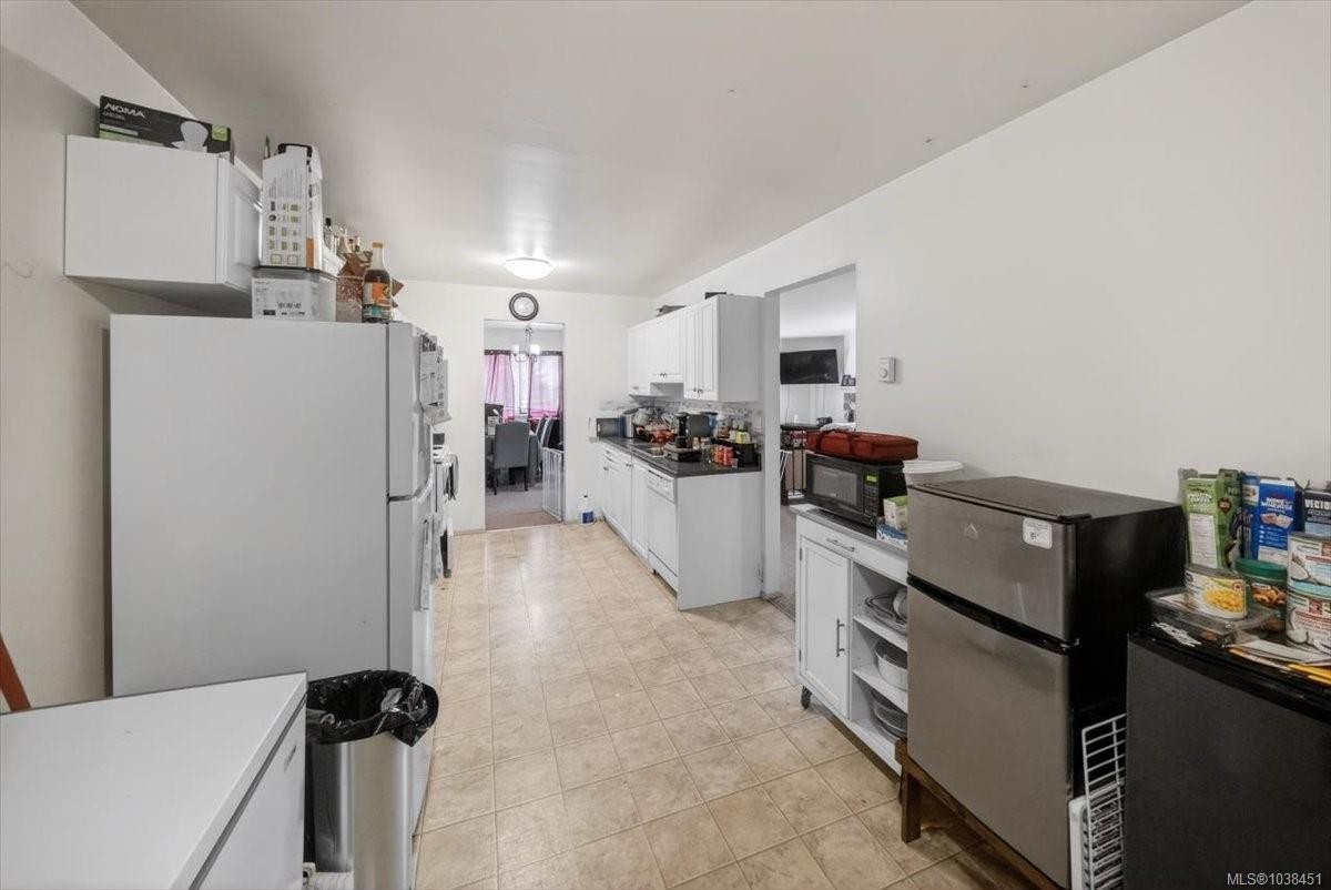 700 Stancombe Rd, Esquimalt, BC - Indoor