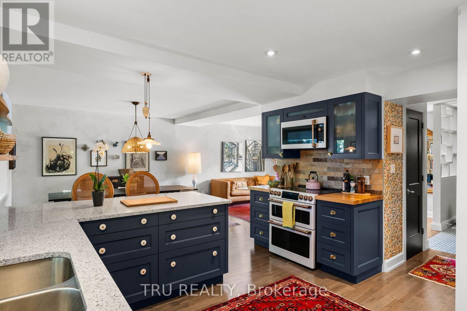 64 Stevenson Avenue, Ottawa, ON - Indoor Photo Showing Kitchen With Double Sink