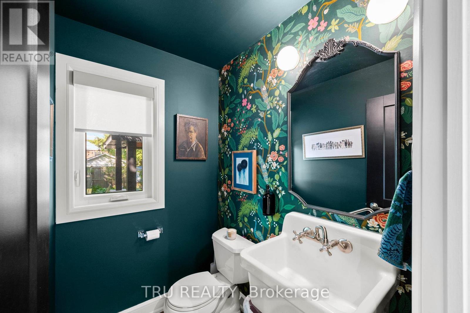 64 Stevenson Avenue, Ottawa, ON - Indoor Photo Showing Bathroom