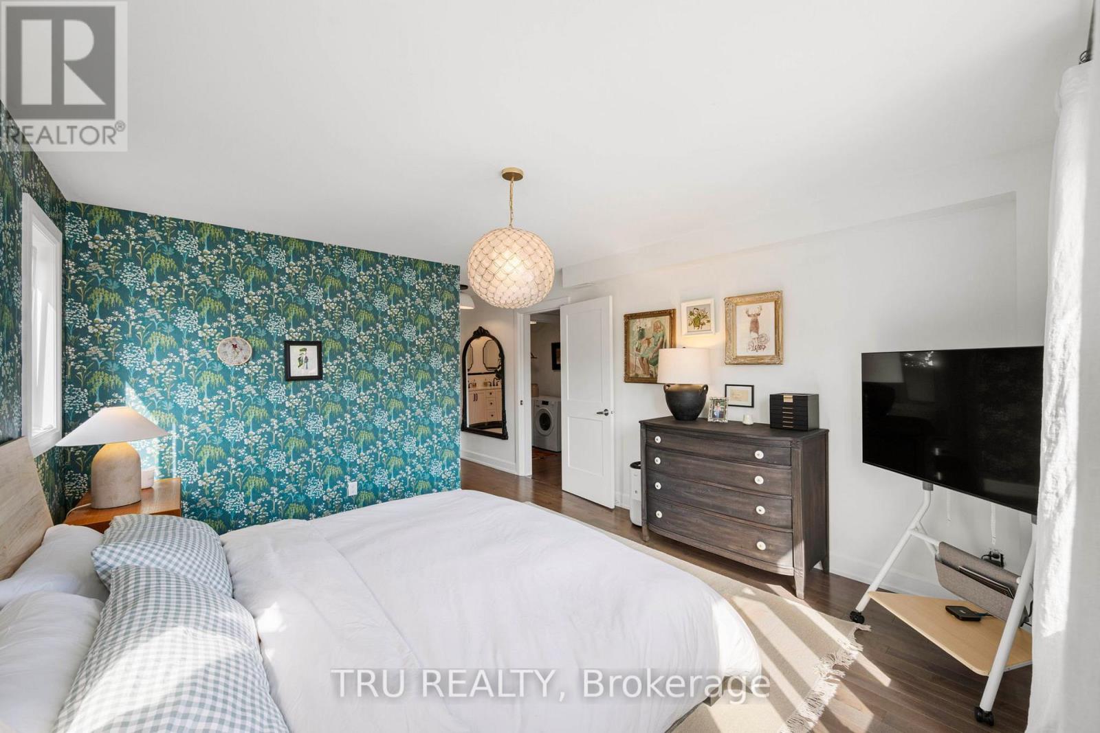 64 Stevenson Avenue, Ottawa, ON - Indoor Photo Showing Bedroom