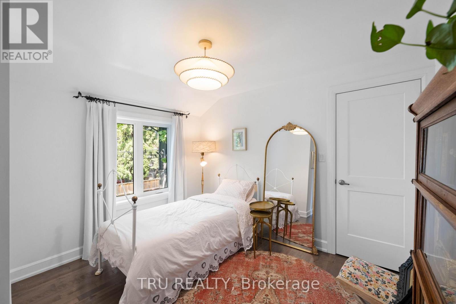 64 Stevenson Avenue, Ottawa, ON - Indoor Photo Showing Bedroom