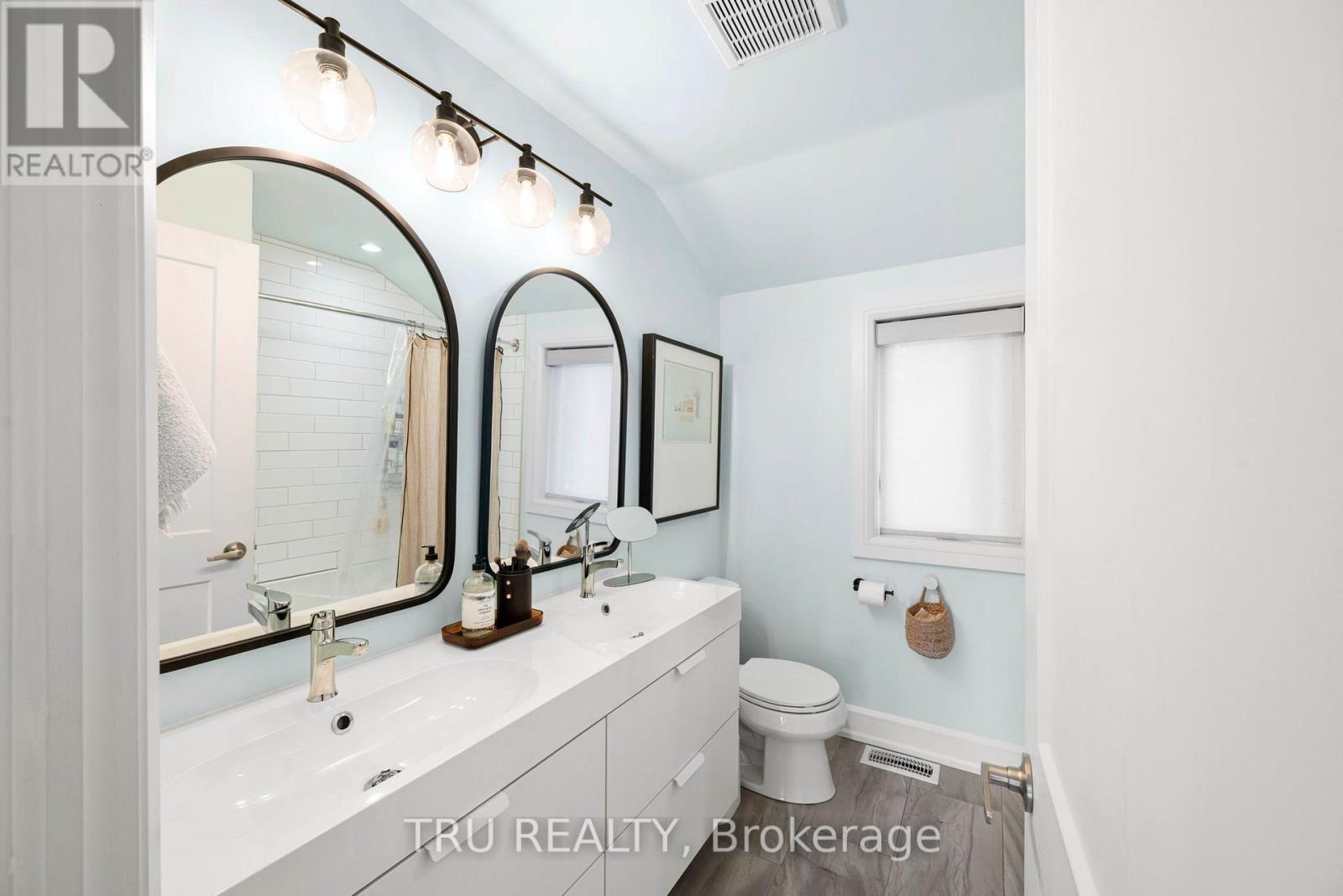 64 Stevenson Avenue, Ottawa, ON - Indoor Photo Showing Bathroom