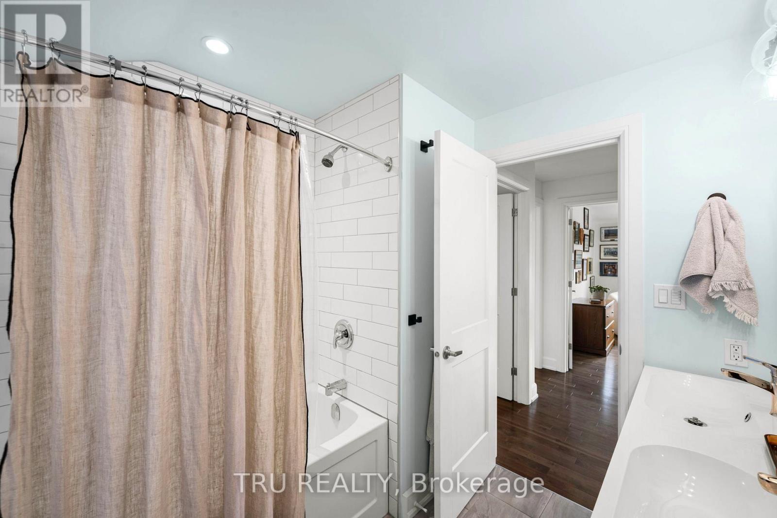 64 Stevenson Avenue, Ottawa, ON - Indoor Photo Showing Bathroom