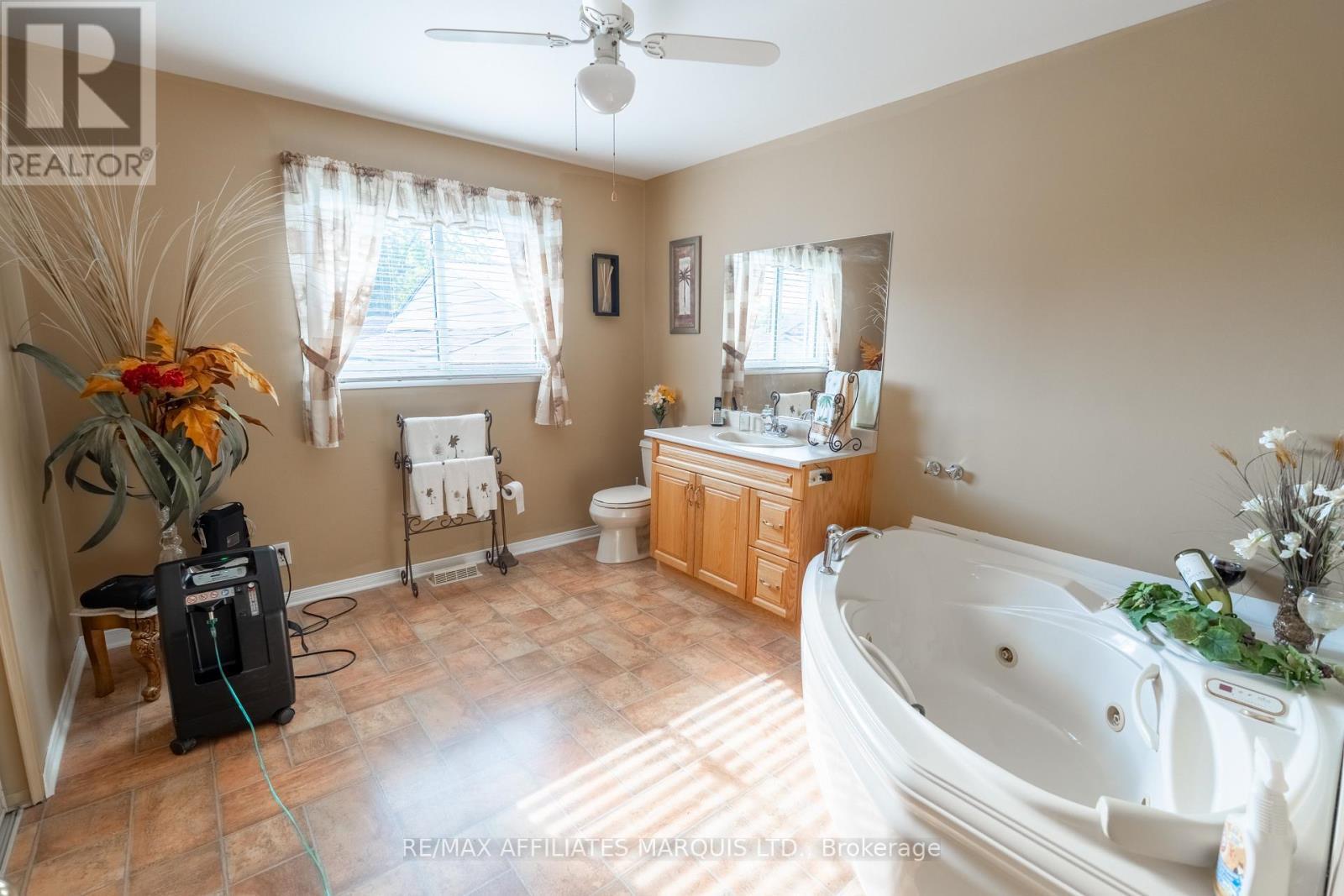 429 Beach Avenue, Cornwall, ON - Indoor Photo Showing Bathroom