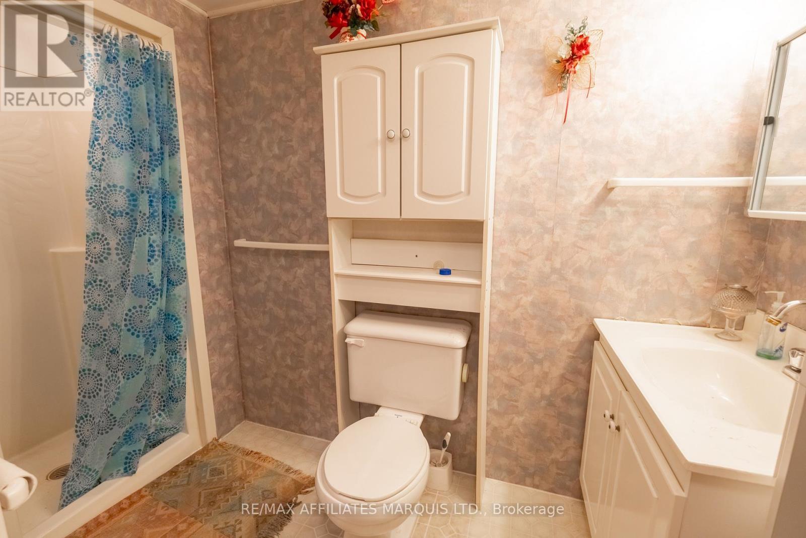 429 Beach Avenue, Cornwall, ON - Indoor Photo Showing Bathroom