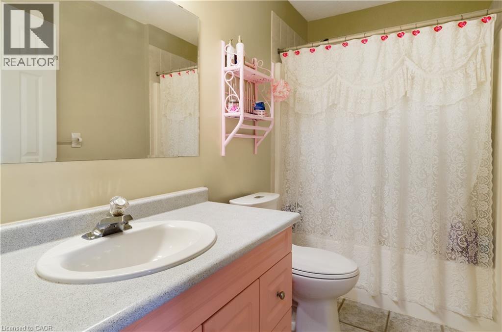 61 Devils Creek Drive, Cambridge, ON - Indoor Photo Showing Bathroom